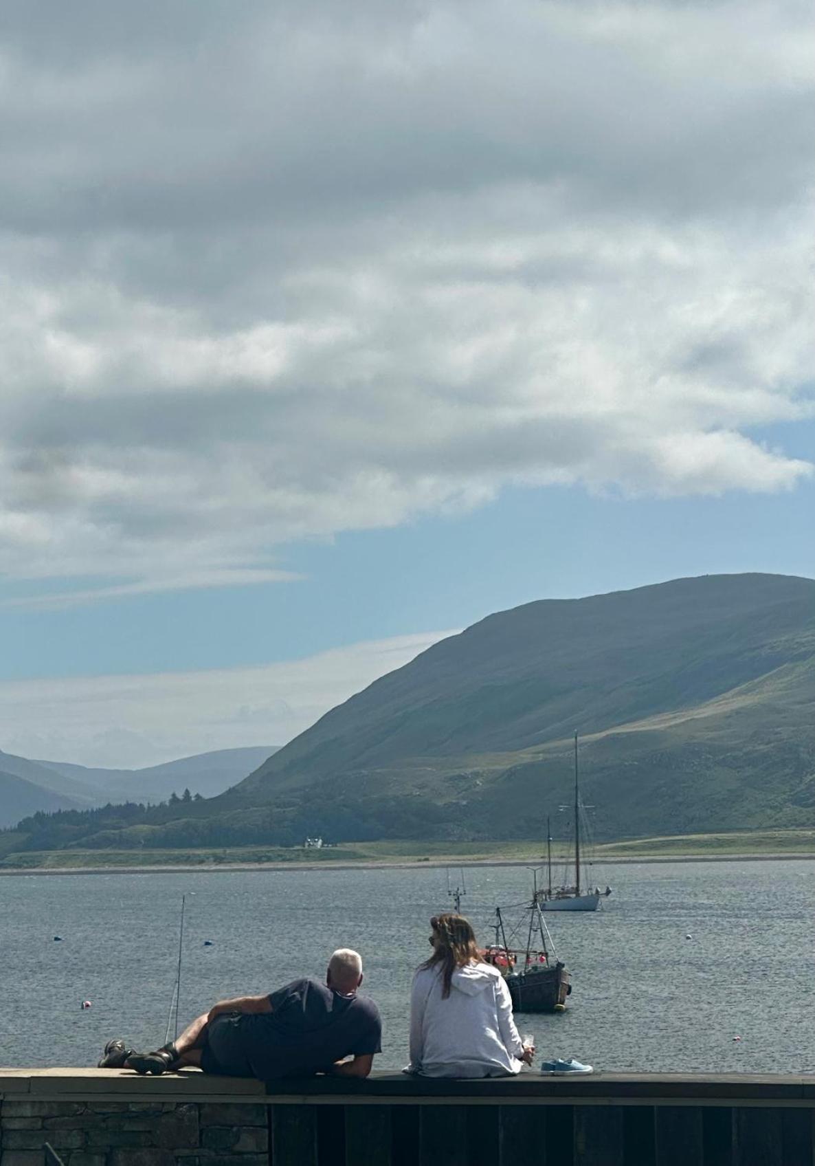 The Ferry Boat Inn Ullapool Esterno foto